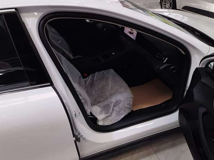 Roewe D7 2025 2025款 DMH 125km 世界冠军版