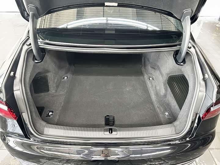 Audi A8 2025 2025款 A8L 50 TFSI quattro 臻选型