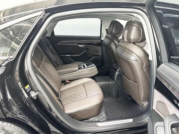 Audi A8 2025 2025款 A8L 50 TFSI quattro 臻选型