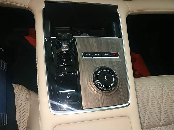 Geely Monjaro 2025 2025款 东方曜 2.0TD 自动四驱望月版