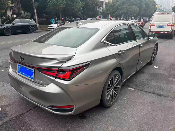 Lexus ES 2025 2025款 300h 臻享版