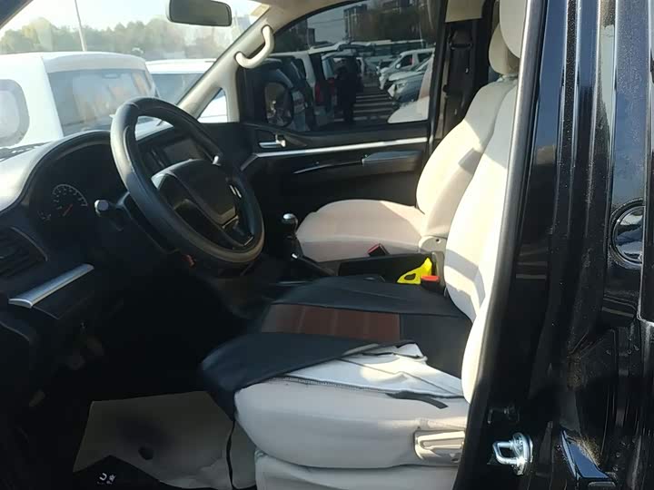 Dongfeng Forthing Lingzhi M5 2023 2023款 M5L 1.6L 基本型 7座