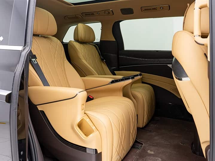 Denza D9 2025 2025款 DM-i 智驾版 1020 四驱尊享型