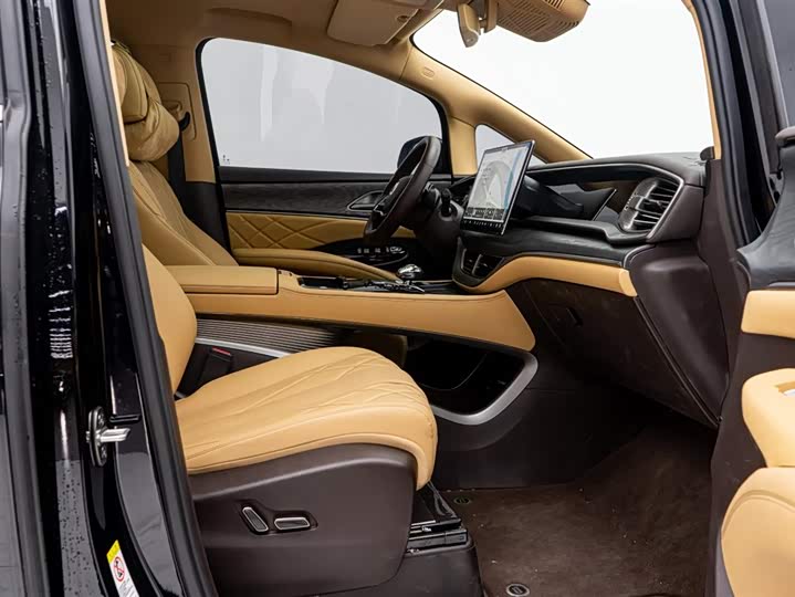 Denza D9 2025 2025款 DM-i 智驾版 1020 四驱尊享型