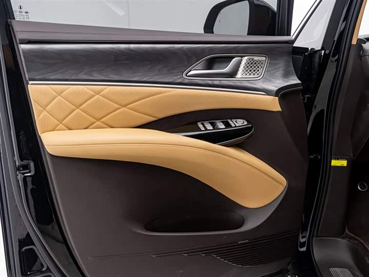 Denza D9 2025 2025款 DM-i 智驾版 1020 四驱尊享型