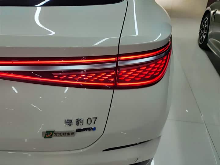 BYD Seal 07 DM-i Hybrid 2025 2025款 智驾版 DM-i 1.5L 125km 尊贵型