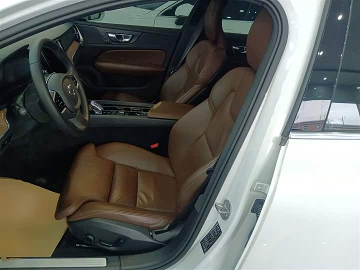 Volvo S60 2024 2024款 B4 智远豪华版