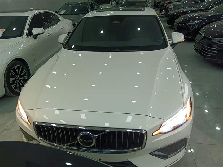 Volvo S60 2024 2024款 B4 智远豪华版