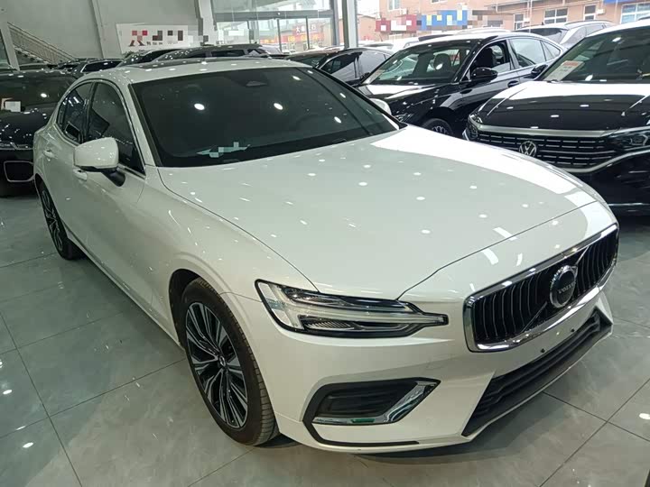 Volvo S60 2024 2024款 B4 智远豪华版