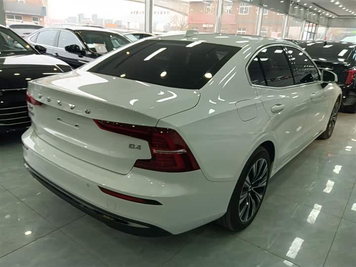 Volvo S60 2024 2024款 B4 智远豪华版