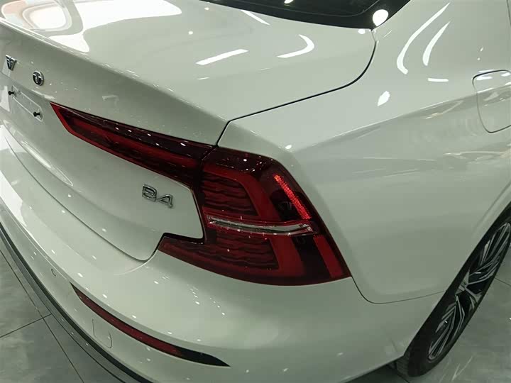 Volvo S60 2024 2024款 B4 智远豪华版