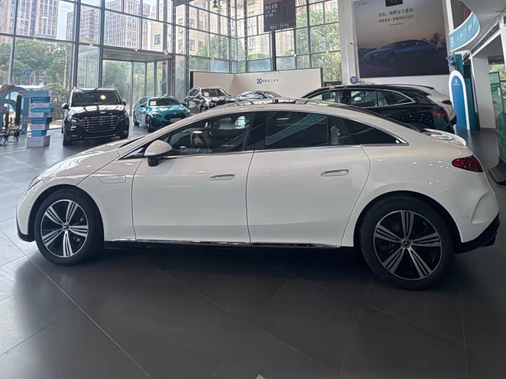 Mercedes-Benz EQE 2025 2025款 500 4MATIC 豪华版