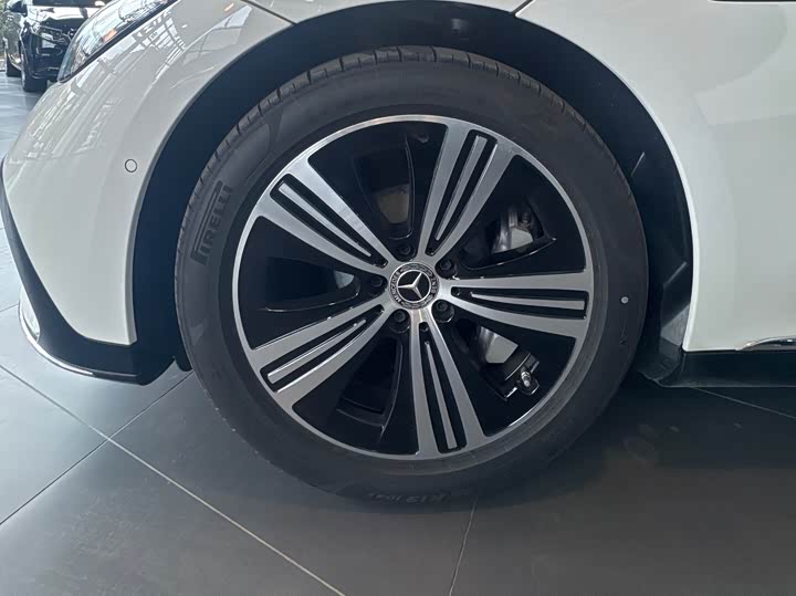 Mercedes-Benz EQE 2025 2025款 500 4MATIC 豪华版