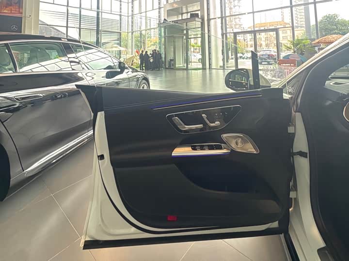 Mercedes-Benz EQE 2025 2025款 500 4MATIC 豪华版
