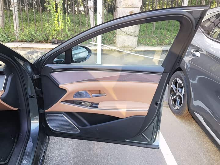 BYD Han L 2025 2025款 DM-i 200KM激光雷达旗舰型