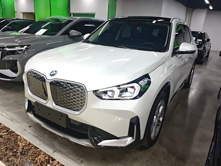2025 BMW iX1