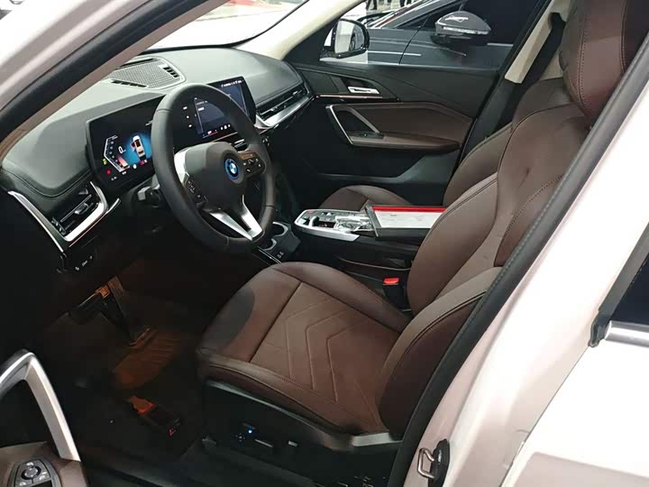 BMW iX1 2025 2025款 eDrive25L X设计套装