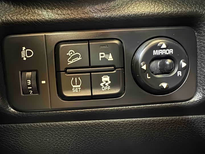 Kia KX1 2021 2021款 1.4L CVT天窗款