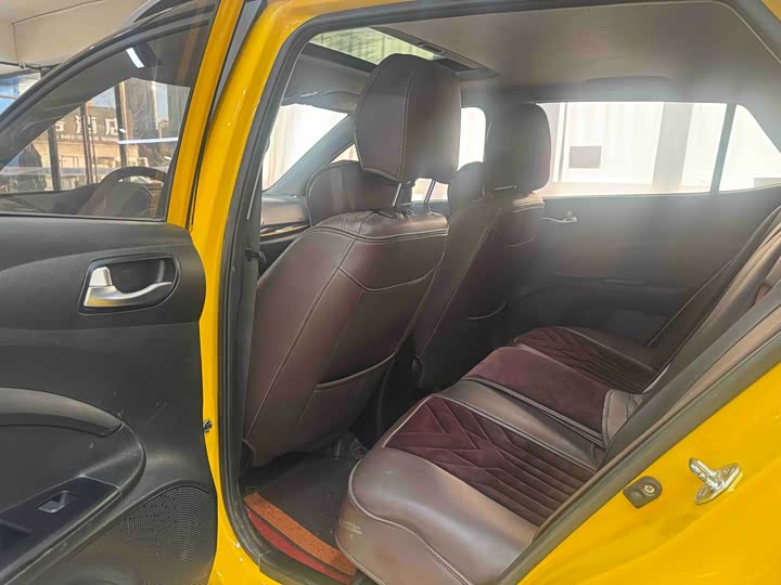 Kia KX1 2021 2021款 1.4L CVT天窗款