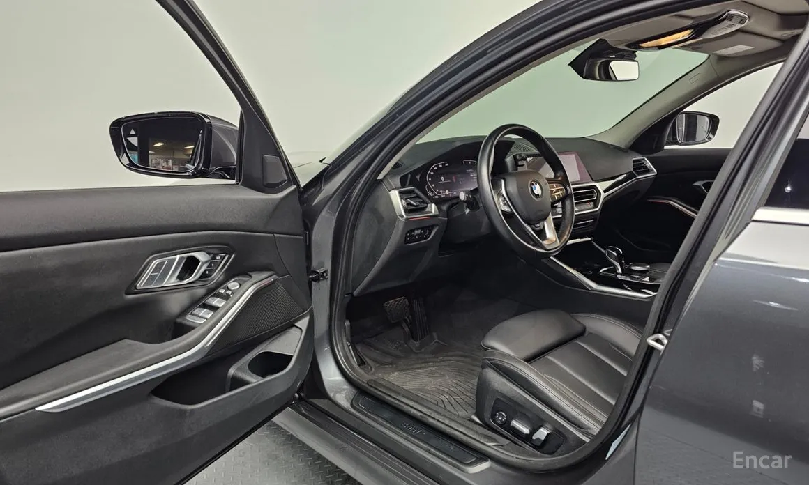 BMW 3 Series 2019 320i