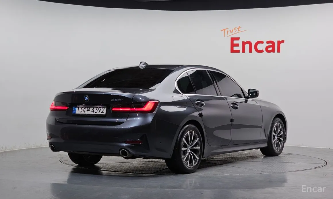 BMW 3 Series 2019 320i