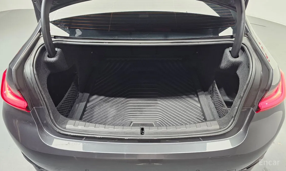 BMW 3 Series 2019 320i