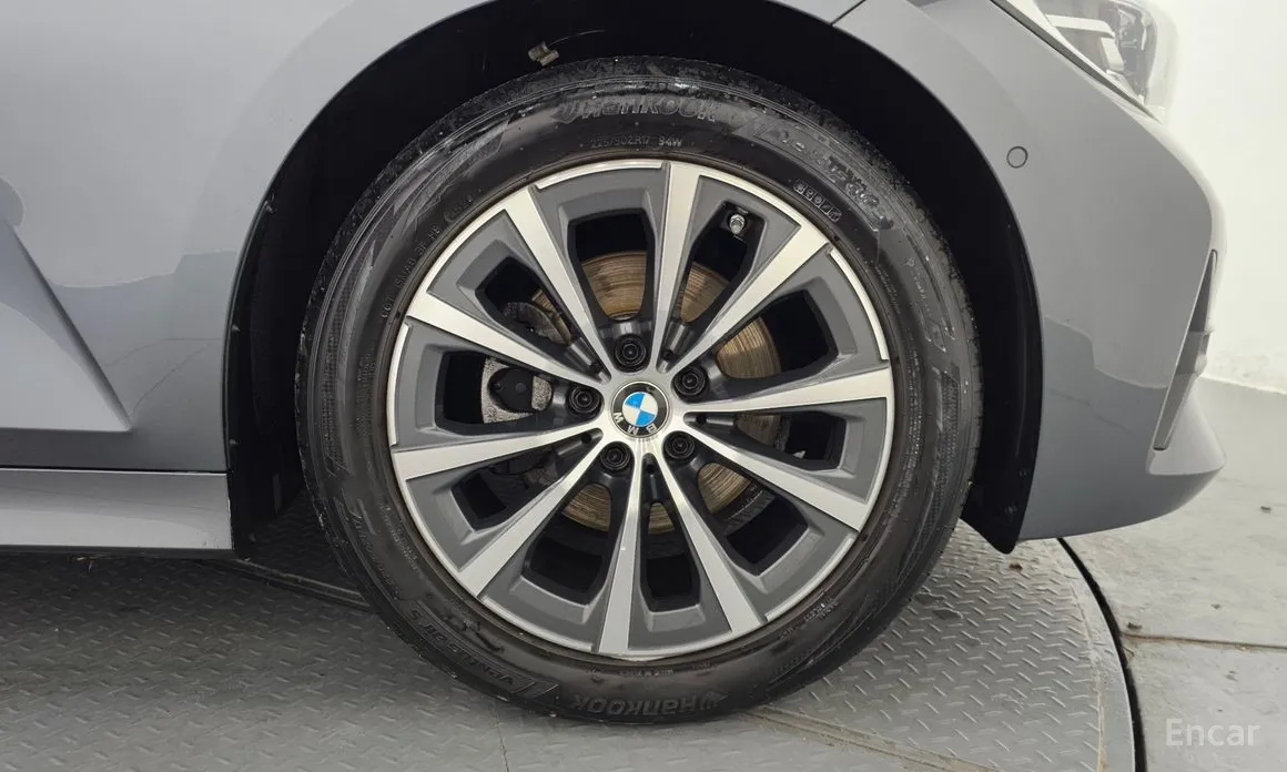 BMW 3 Series 2019 320i