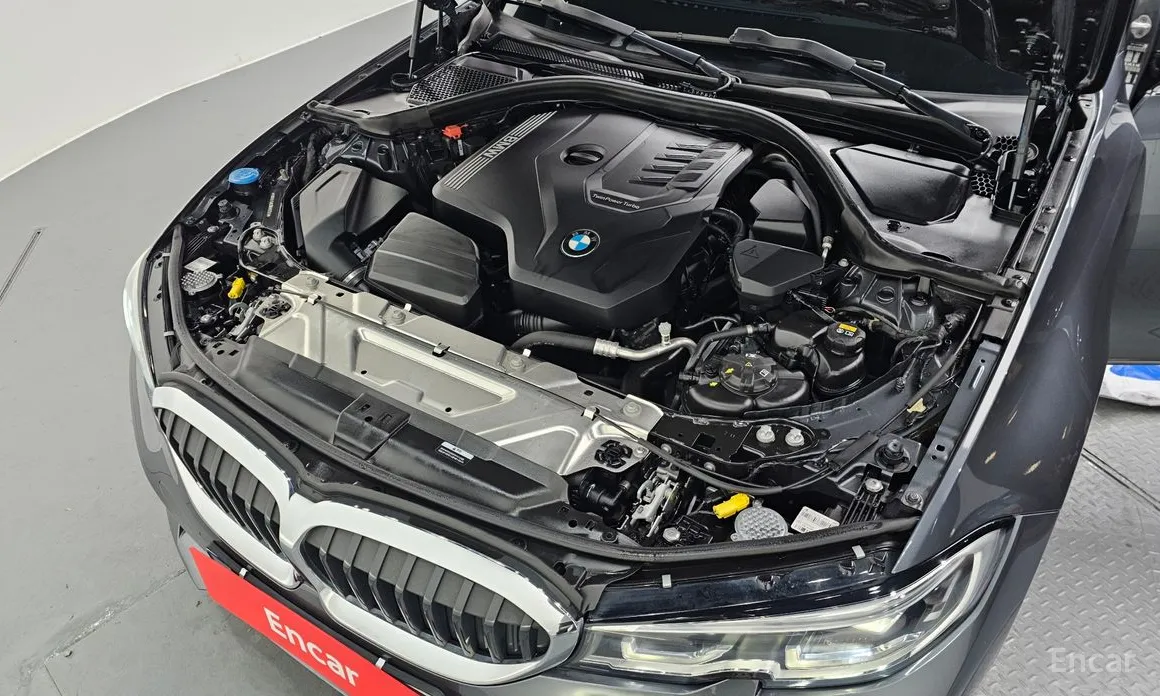 BMW 3 Series 2019 320i