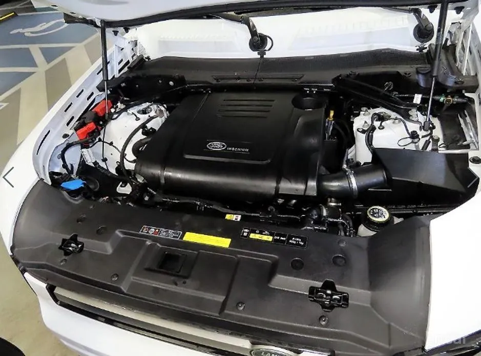 Land Rover Defender 2020 110 P300 X-Dynamic SE