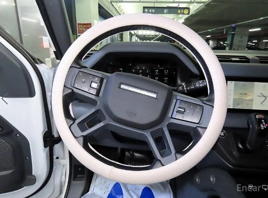 Land Rover Defender 2020 110 P300 X-Dynamic SE