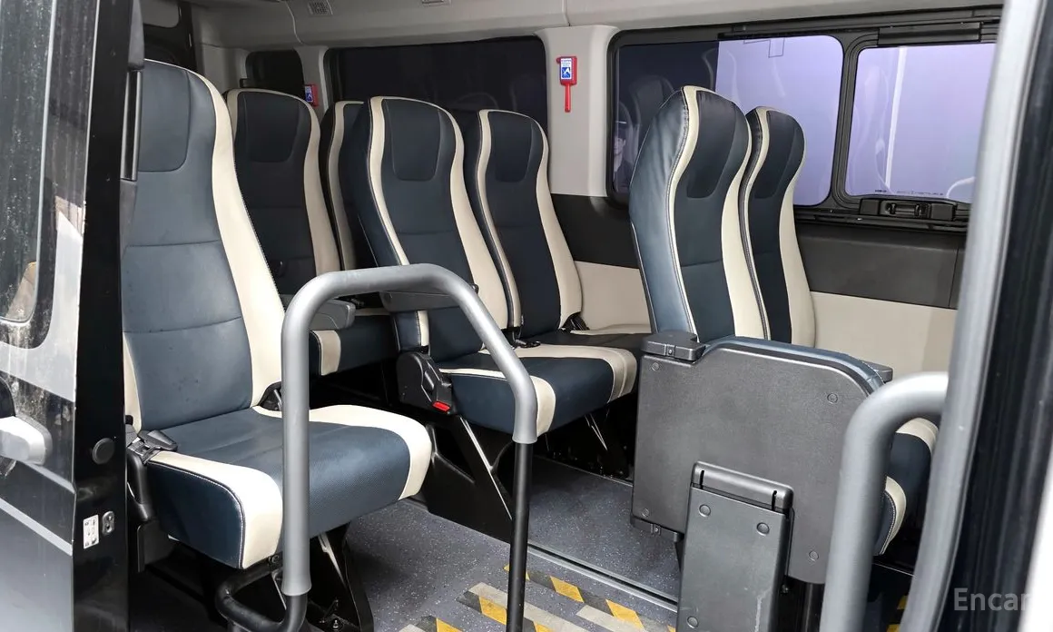 Hyundai Solati 2015 15-seater