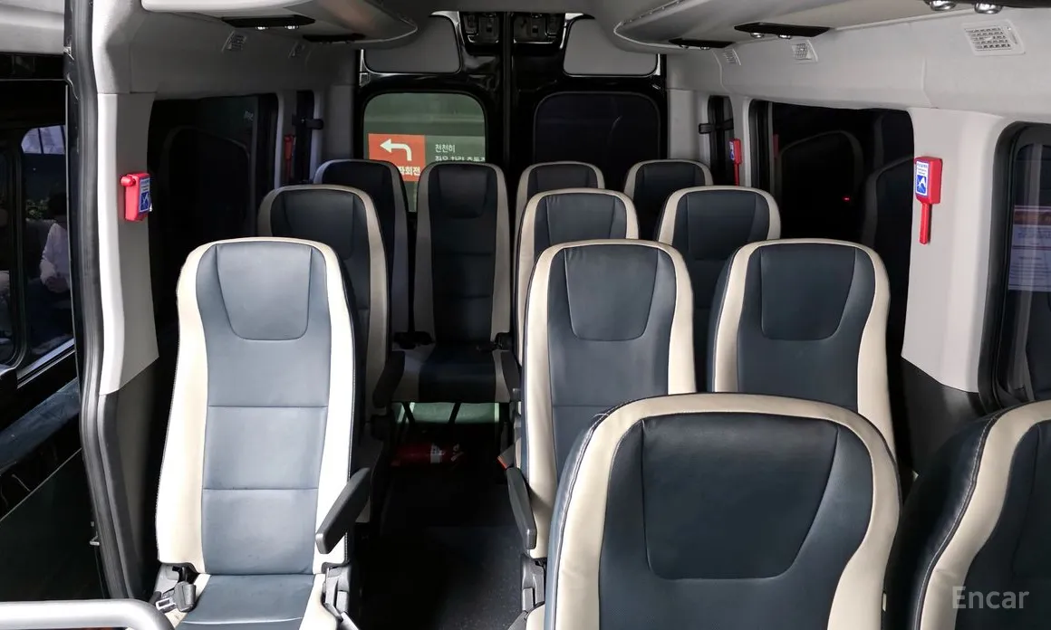 Hyundai Solati 2015 15-seater