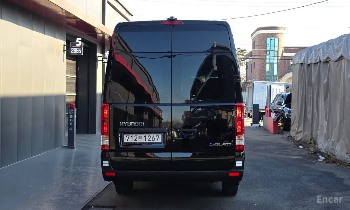Hyundai Solati 2015 15-seater
