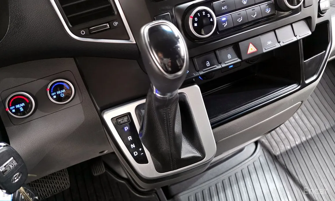 Hyundai Solati 2015 15-seater