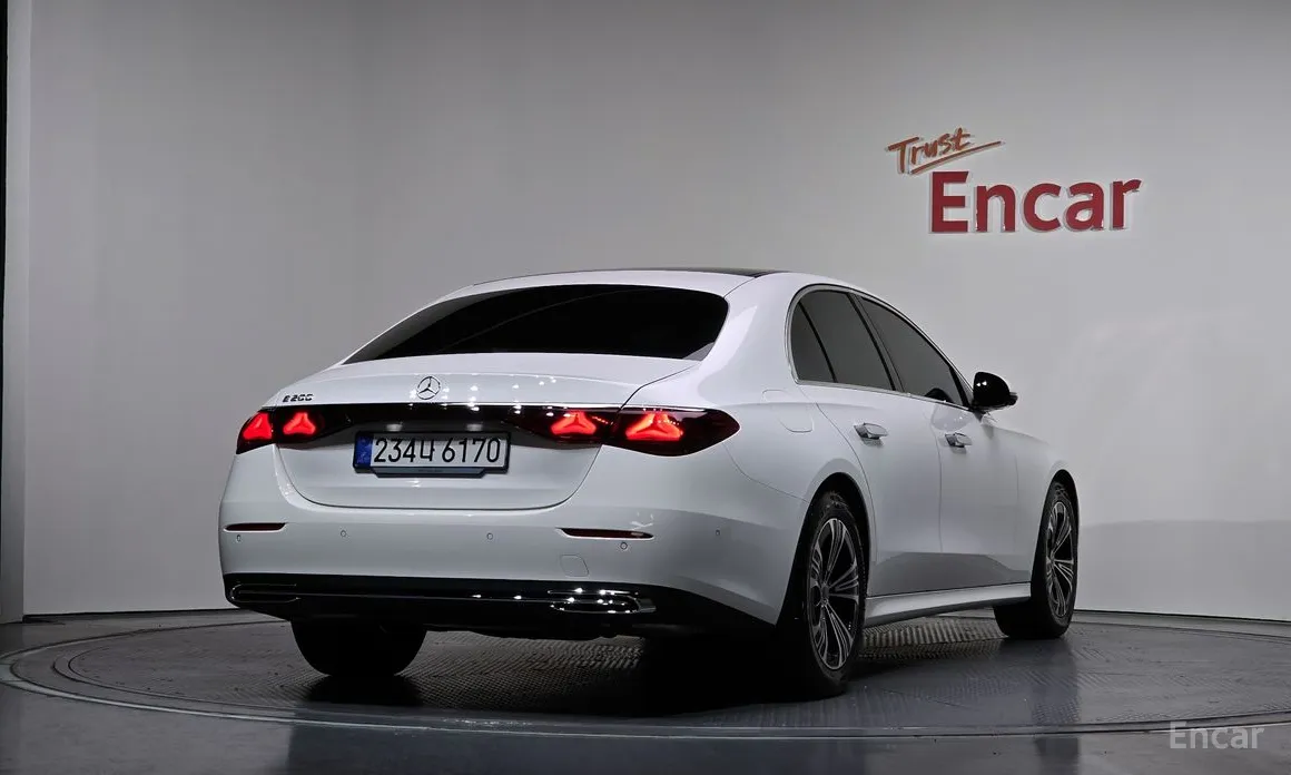 Mercedes-Benz E-Class 2024 E200 Avantgarde