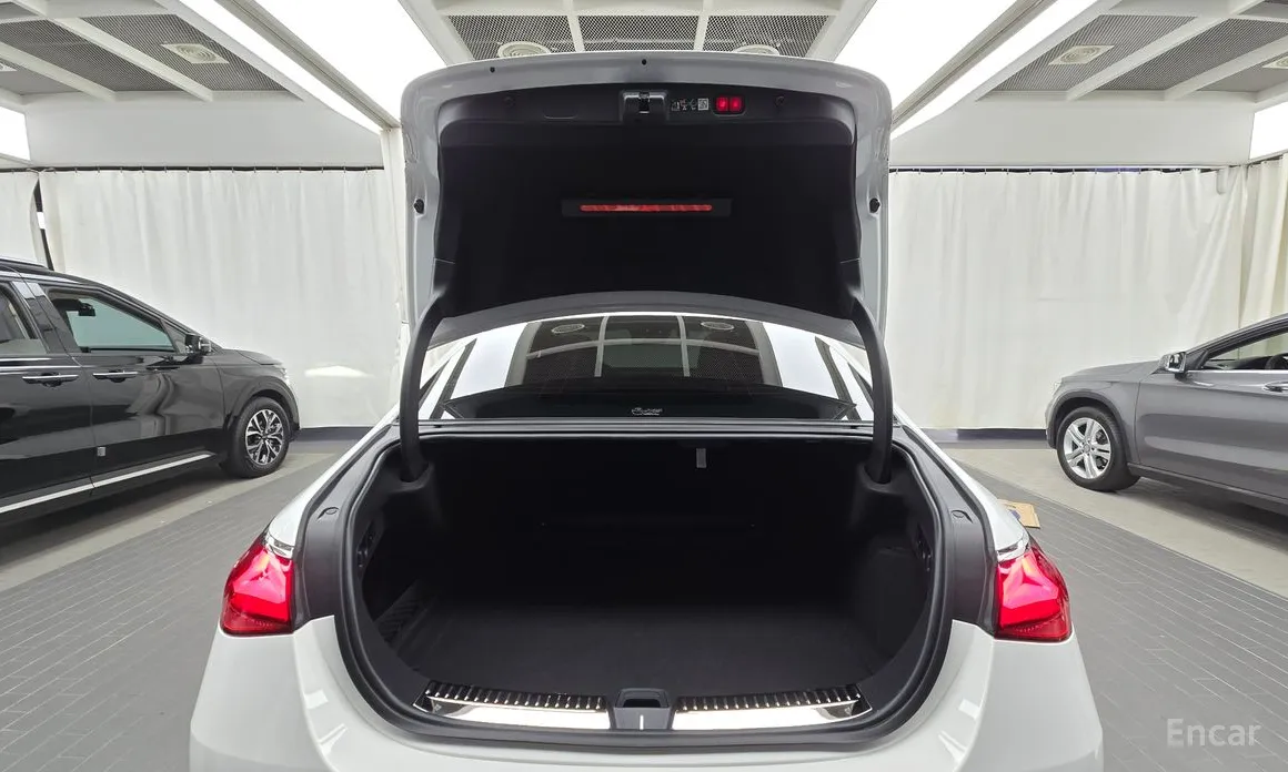 Mercedes-Benz E-Class 2024 E200 Avantgarde