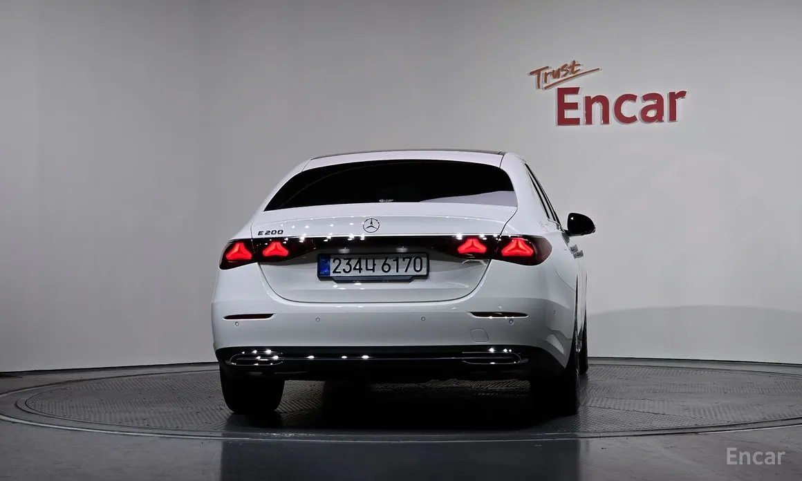 Mercedes-Benz E-Class 2024 E200 Avantgarde