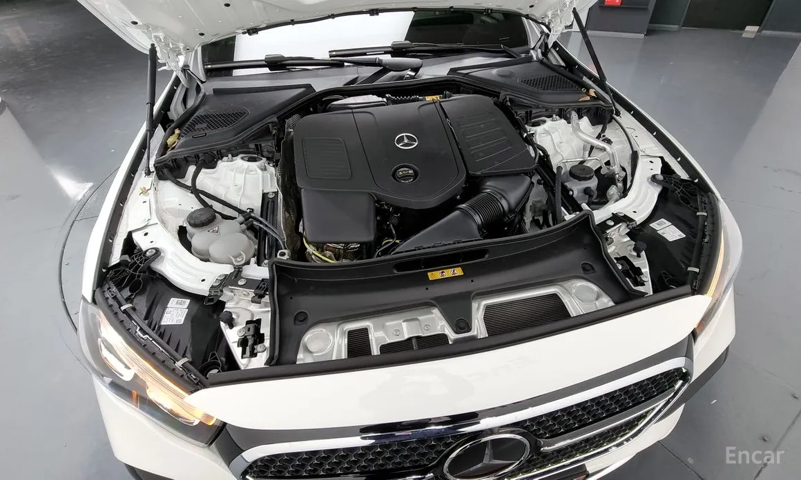 Mercedes-Benz E-Class 2024 E200 Avantgarde Limited