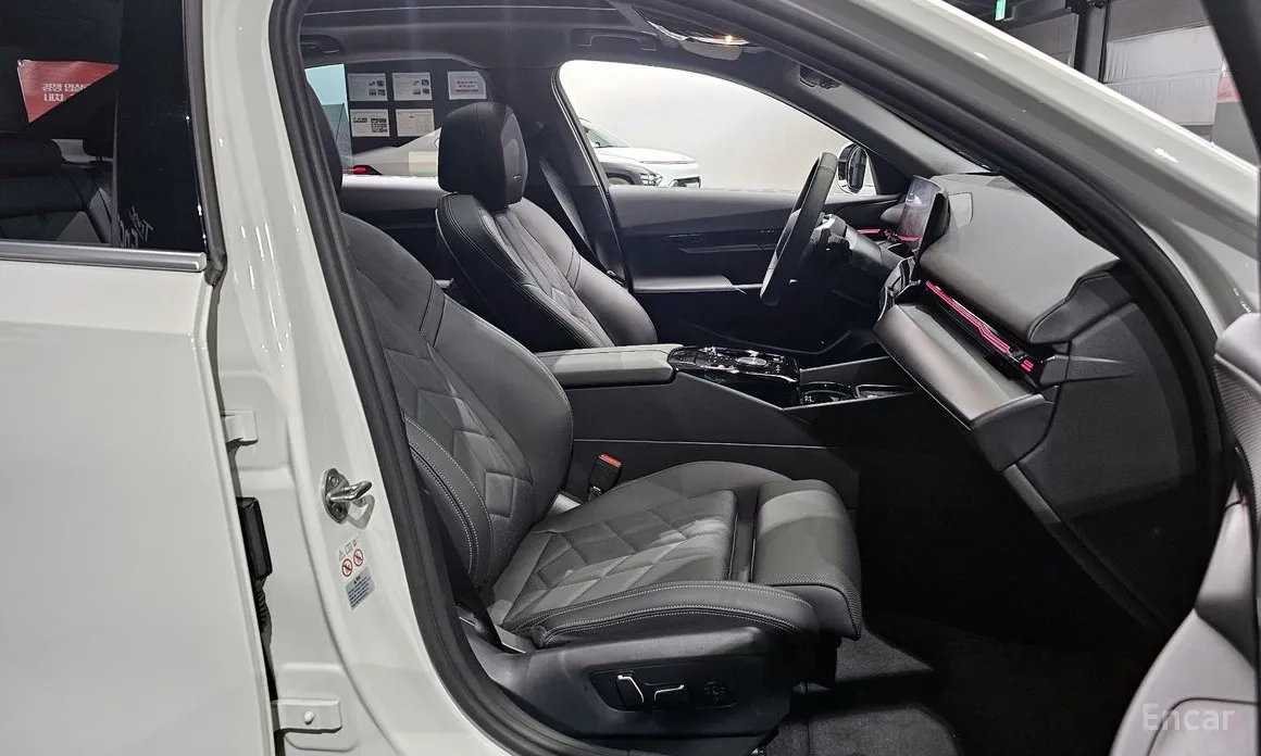 BMW 5 Series 2023 520i