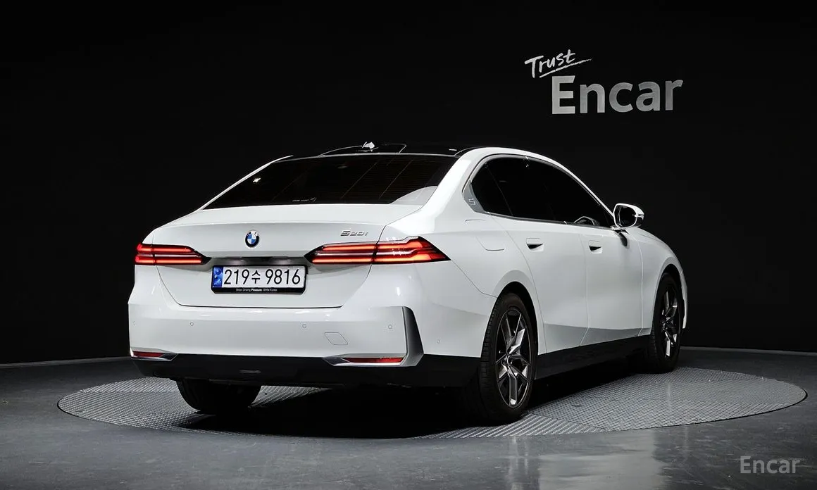 BMW 5 Series 2023 520i