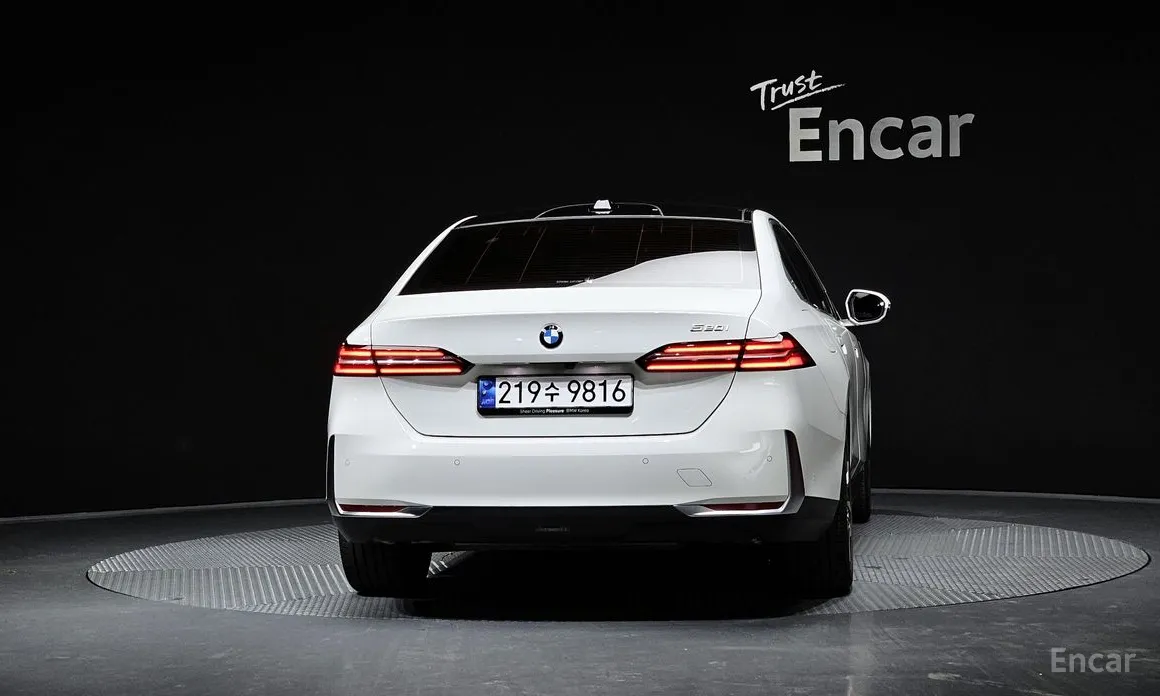 BMW 5 Series 2023 520i