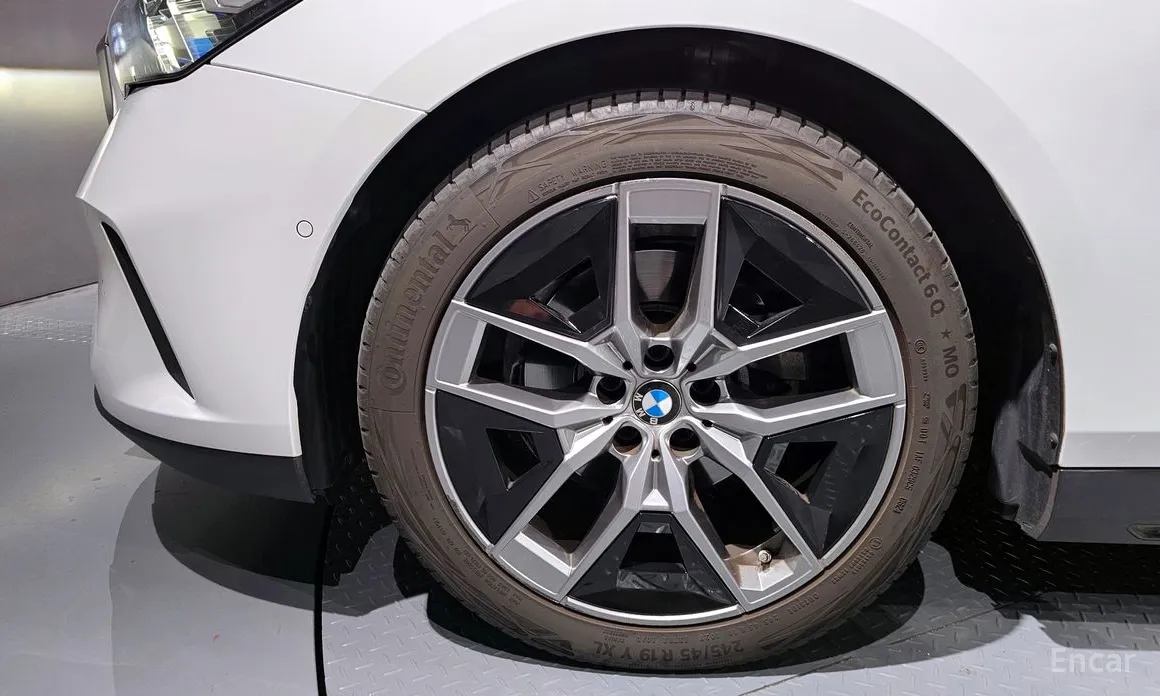 BMW 5 Series 2023 520i