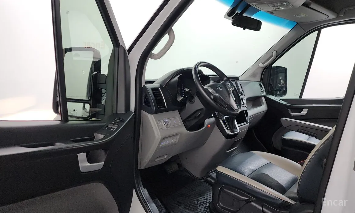 Hyundai Solati 2015 15-seater