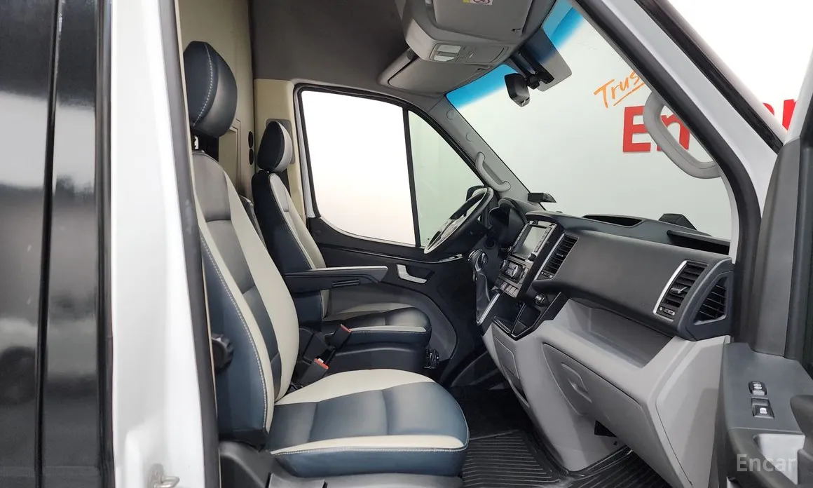 Hyundai Solati 2015 15-seater