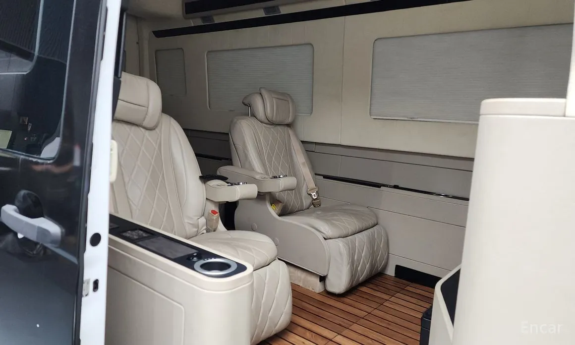 Hyundai Solati 2015 15-seater