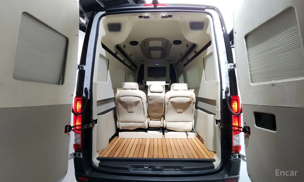 Hyundai Solati 2015 15-seater