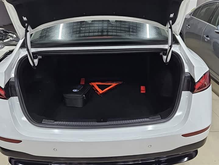 Roewe D7 2025 2025款 DMH 125km 世界冠军版