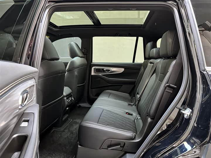 GAC Trumpchi GS8 2025 2025款 领航系列 2.0TGDI 两驱豪华版 5座