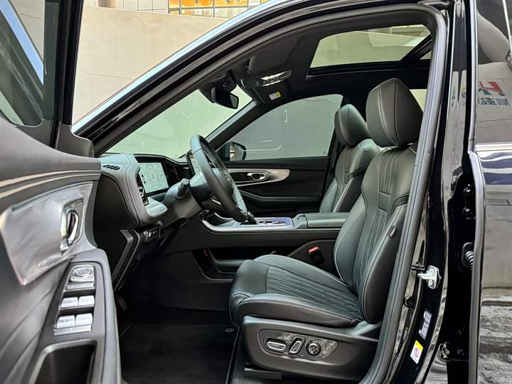 GAC Trumpchi GS8 2025 2025款 领航系列 2.0TGDI 两驱豪华版 5座