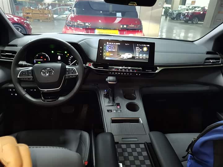 Toyota Sienna 2024 2024款 2.5L混动 四驱尊贵版